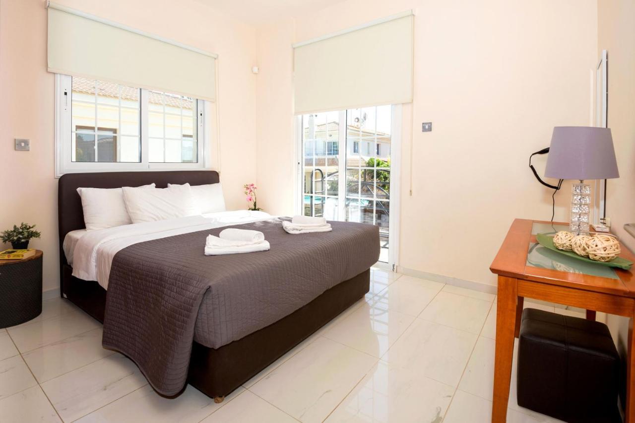 Villa Oceania - Beachfront Paralimni Dış mekan fotoğraf