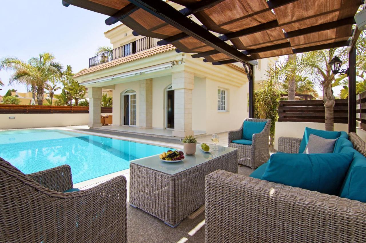 Villa Oceania - Beachfront Paralimni Dış mekan fotoğraf