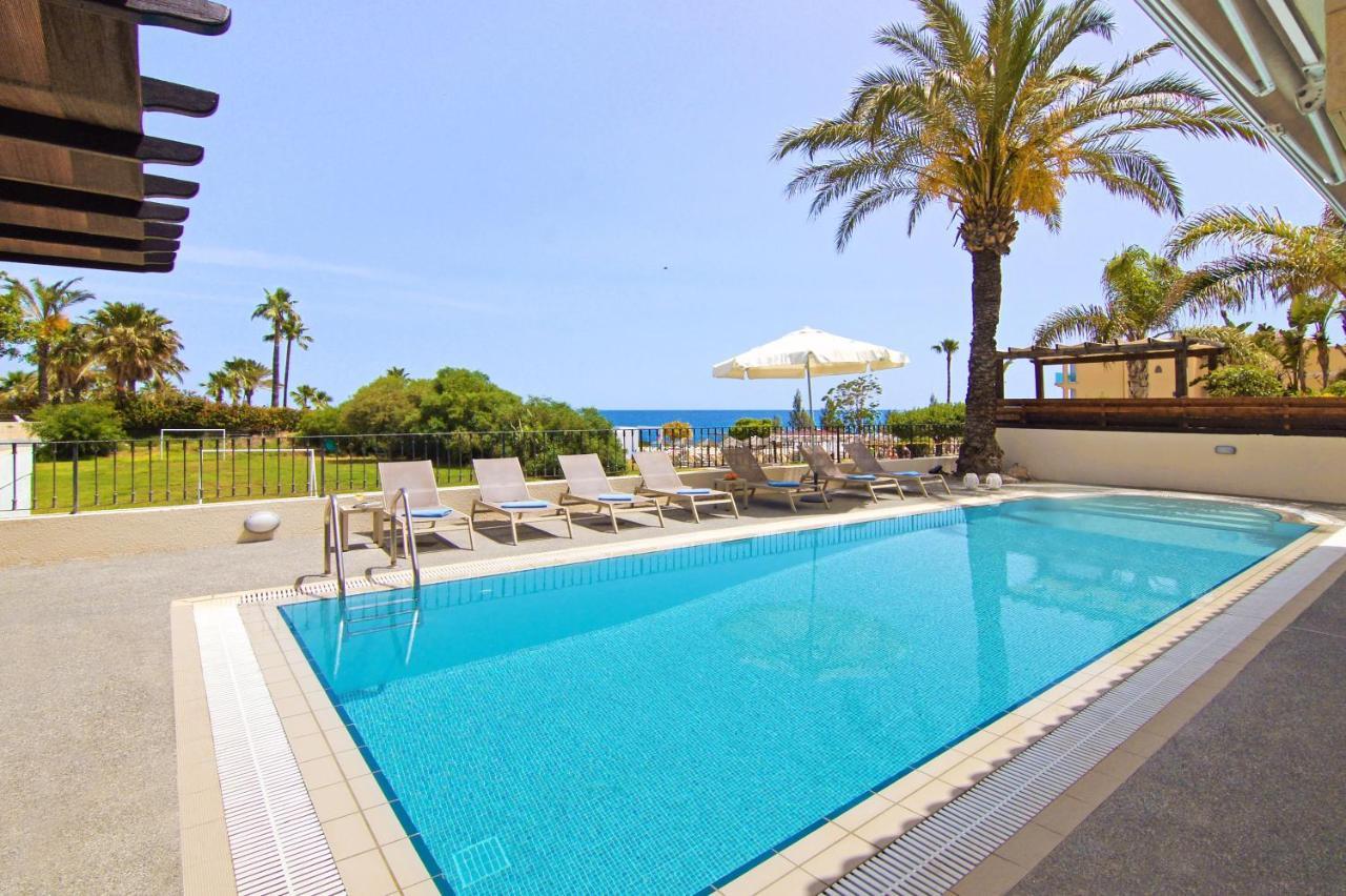Villa Oceania - Beachfront Paralimni Dış mekan fotoğraf