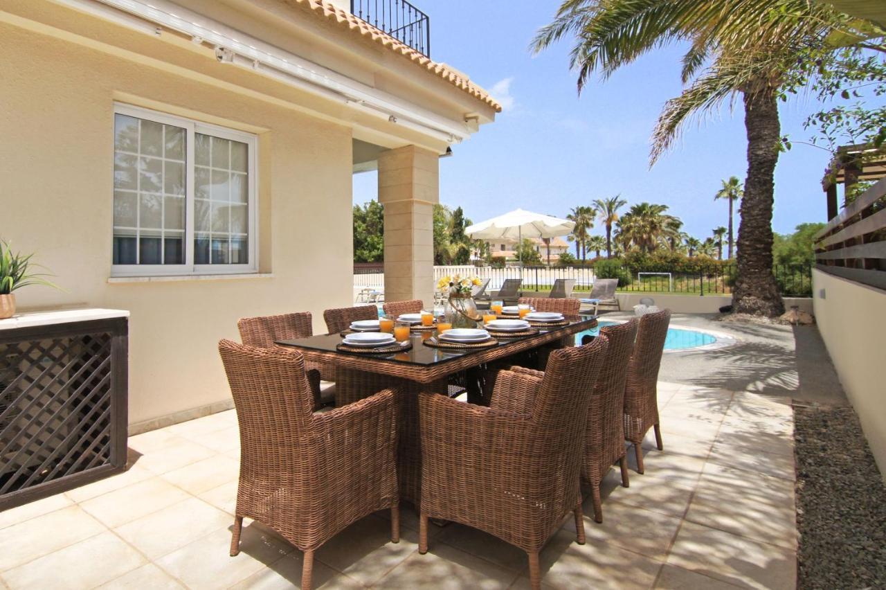 Villa Oceania - Beachfront Paralimni Dış mekan fotoğraf